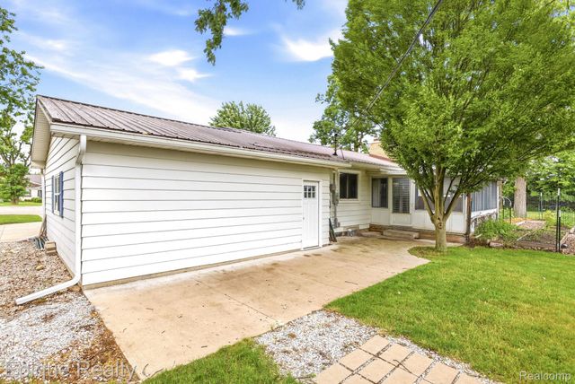 1612 Saint Marys Court, Hampton Charter Township, MI 48732
