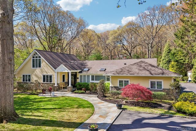 27 Treeview Drive, Melville, NY 11747