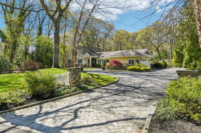 27 Treeview Drive, Melville, NY 11747