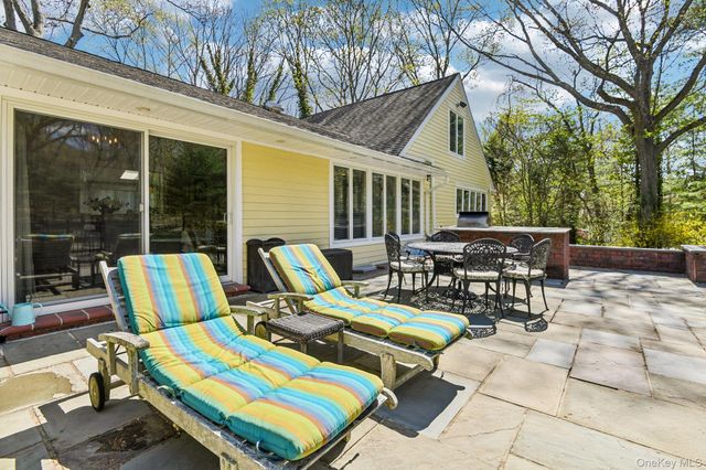 27 Treeview Drive, Melville, NY 11747