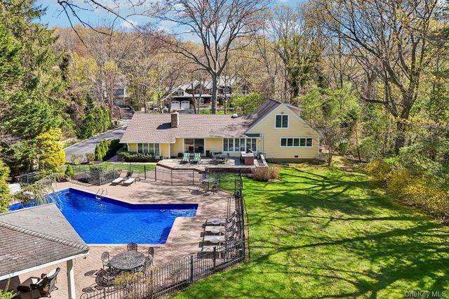 27 Treeview Drive, Melville, NY 11747