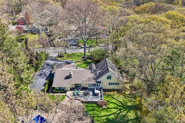 27 Treeview Drive, Melville, NY 11747