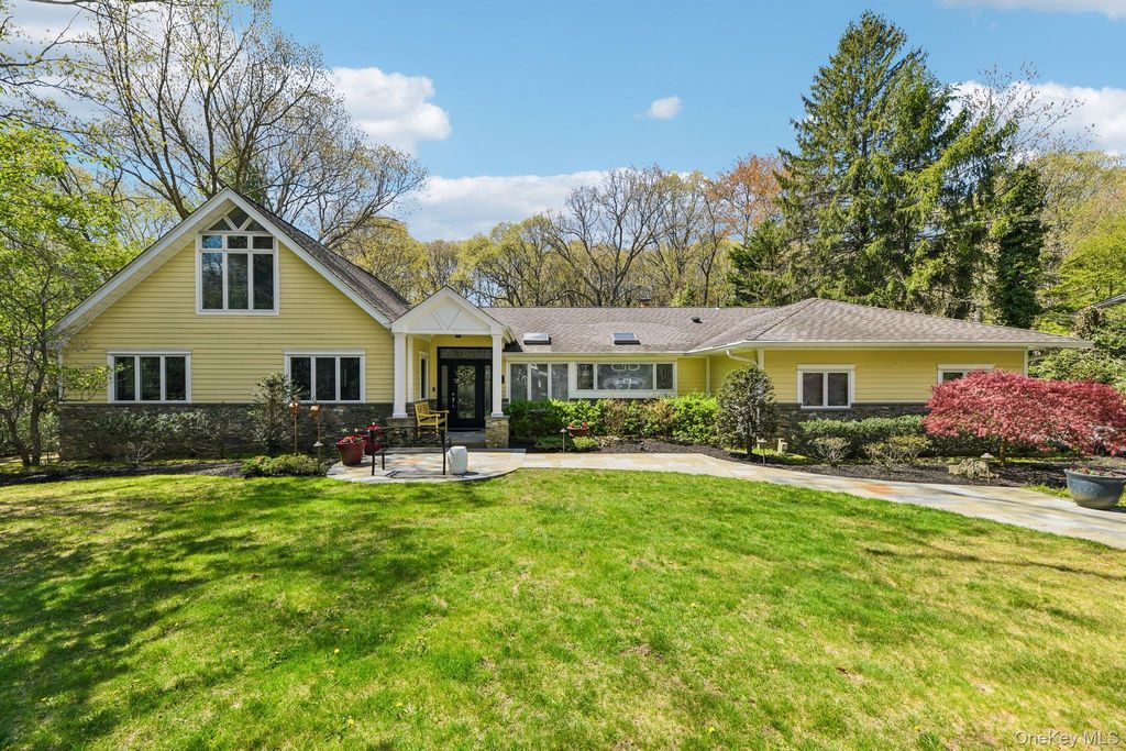 27 Treeview Drive, Melville, NY 11747