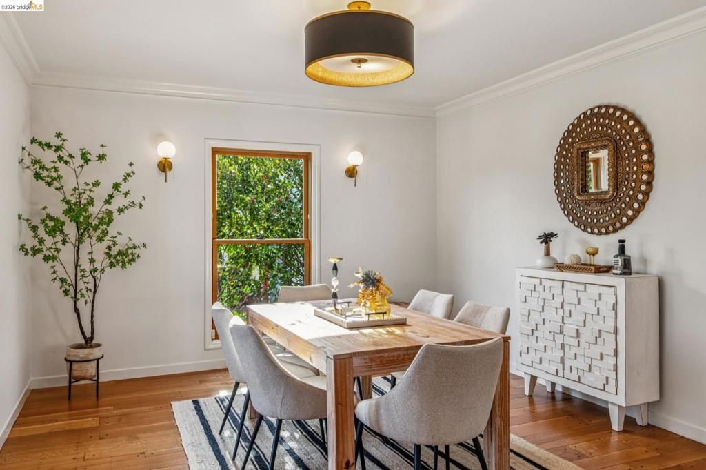 Image 10 of property listing at 11 11 Parkside Dr, Piedmont, CA 94611