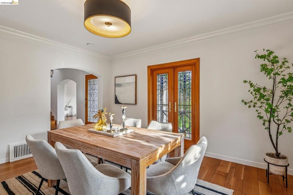 Image 11 of property listing at 11 11 Parkside Dr, Piedmont, CA 94611