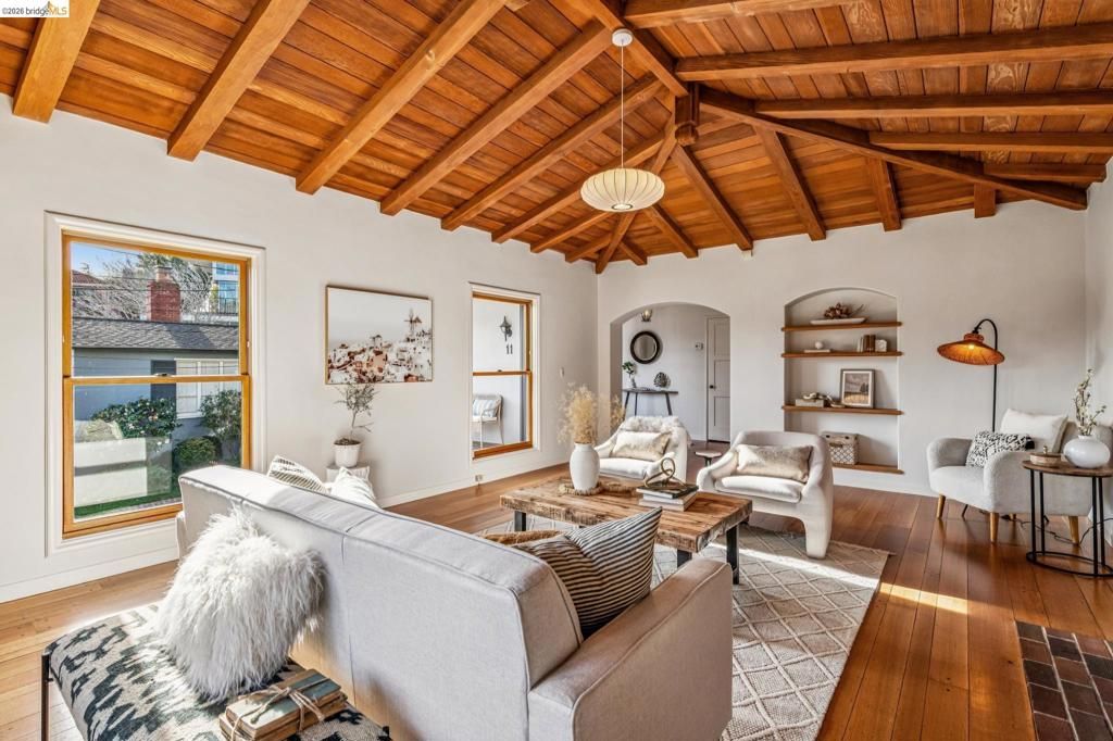 Image 6 of property listing at 11 11 Parkside Dr, Piedmont, CA 94611