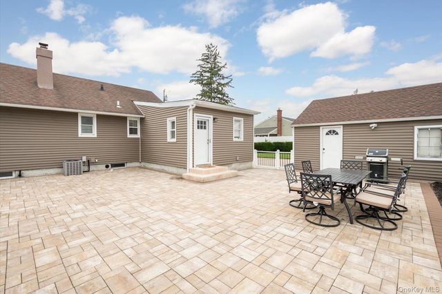 59 Lambert Avenue, Farmingdale, NY 11735