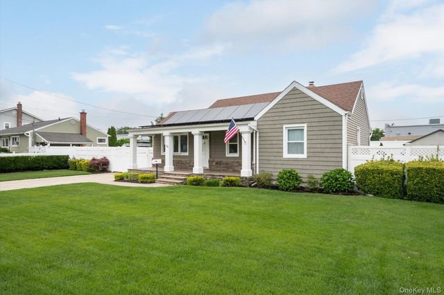 59 Lambert Avenue, Farmingdale, NY 11735