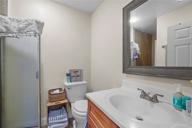 29 Dean Avenue 1F, Newport, RI 02840