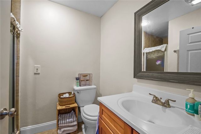 29 Dean Avenue 1F, Newport, RI 02840
