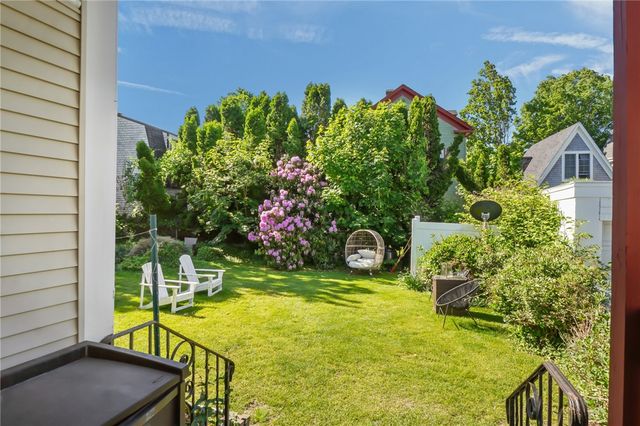 29 Dean Avenue 1F, Newport, RI 02840