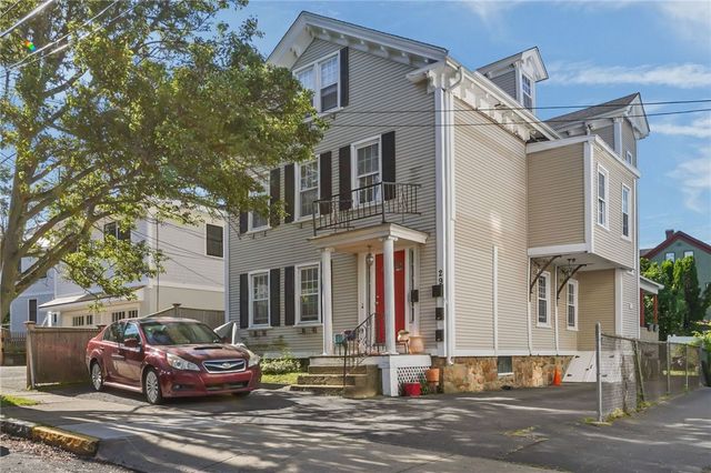29 Dean Avenue 1F, Newport, RI 02840