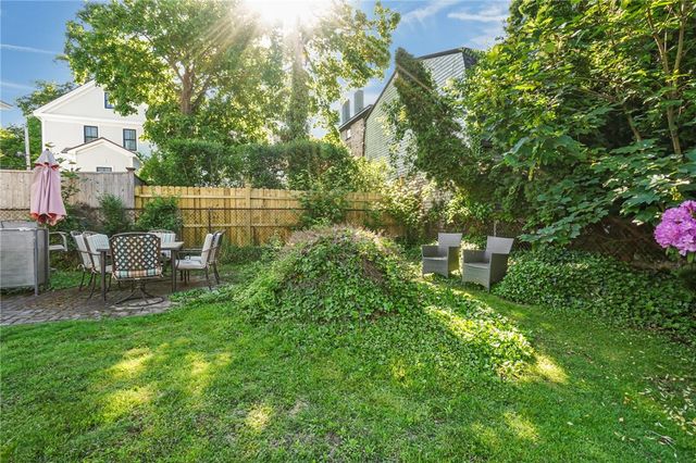 29 Dean Avenue 1F, Newport, RI 02840
