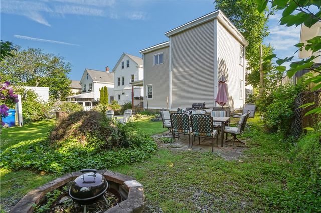 29 Dean Avenue 1F, Newport, RI 02840