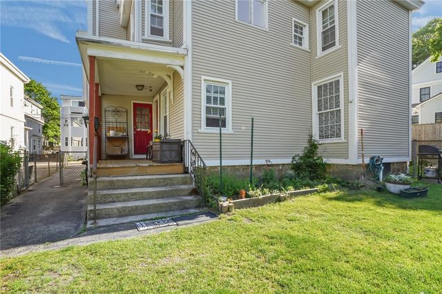 29 Dean Avenue 1F, Newport, RI 02840