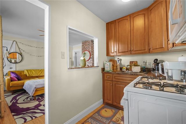 29 Dean Avenue 1F, Newport, RI 02840