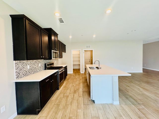 8512 Kowa Street, Bakersfield, CA 93314