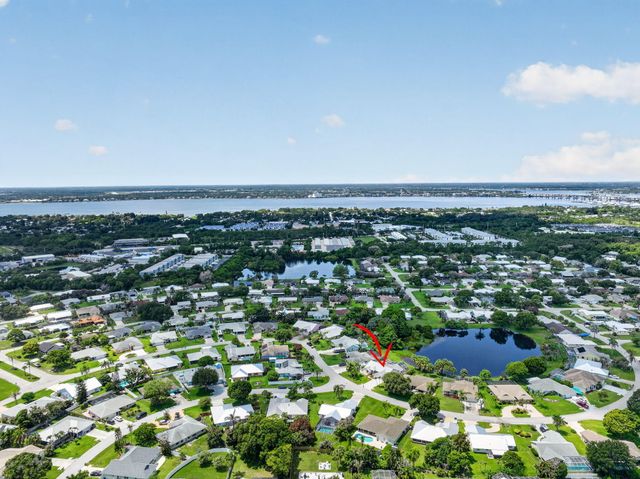 1921 NE Acapulco Drive, Jensen Beach, FL 34957