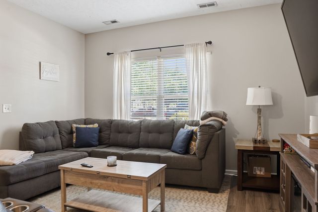 2451 New Holland Cir, Murfreesboro, TN 37128