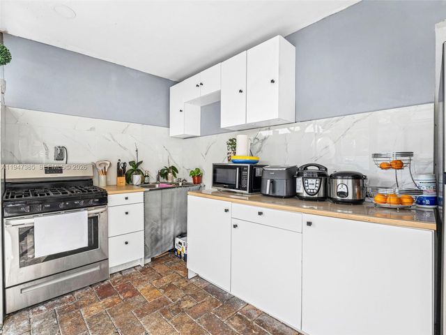 2050 NW 83rd Ave, Sunrise, FL 33322