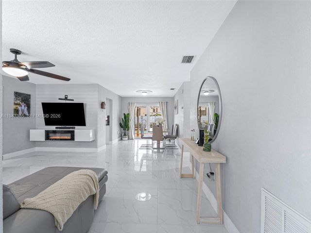 2050 NW 83rd Ave, Sunrise, FL 33322