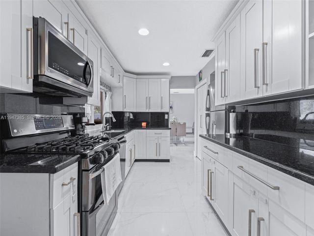 2050 NW 83rd Ave, Sunrise, FL 33322