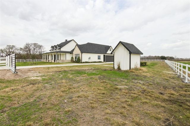 5766 Ward Bend Rd, Sealy, TX 77474