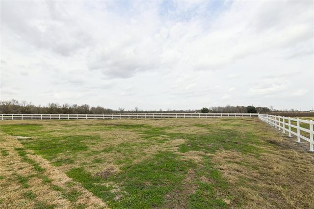 5766 Ward Bend Rd, Sealy, TX 77474