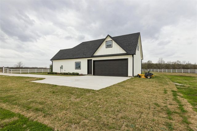 5766 Ward Bend Rd, Sealy, TX 77474