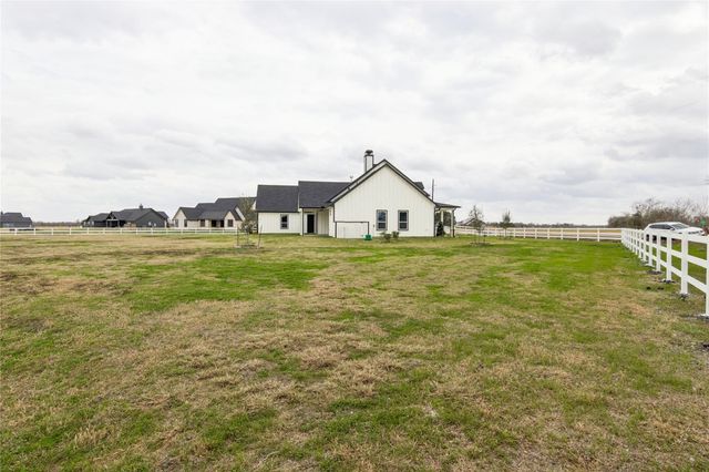 5766 Ward Bend Rd, Sealy, TX 77474