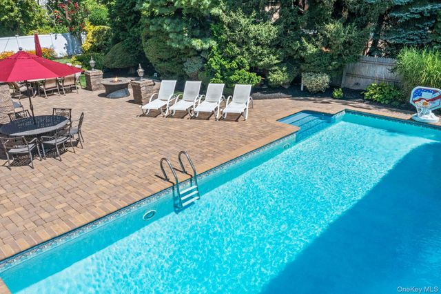 399 Ocean Avenue, Massapequa, NY 11758
