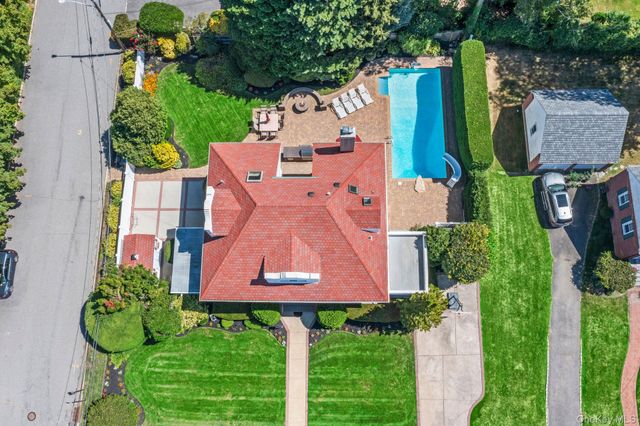 399 Ocean Avenue, Massapequa, NY 11758