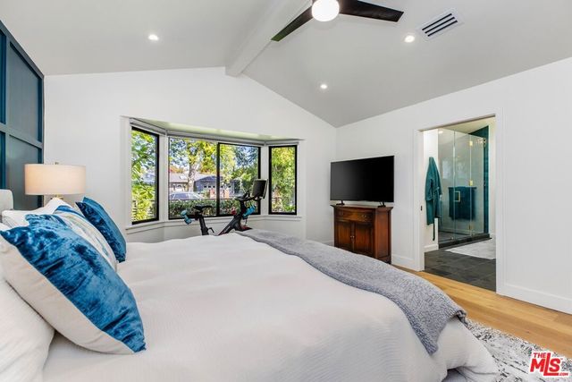 11920 Hartsook Street, Valley Village, CA 91607