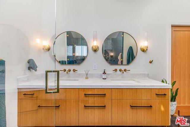 11920 Hartsook Street, Valley Village, CA 91607