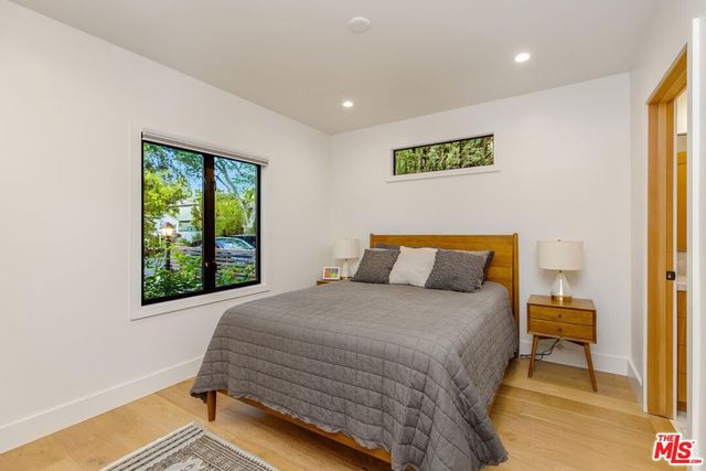 11920 Hartsook Street, Valley Village, CA 91607