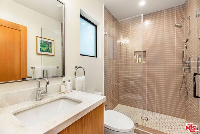 11920 Hartsook Street, Valley Village, CA 91607