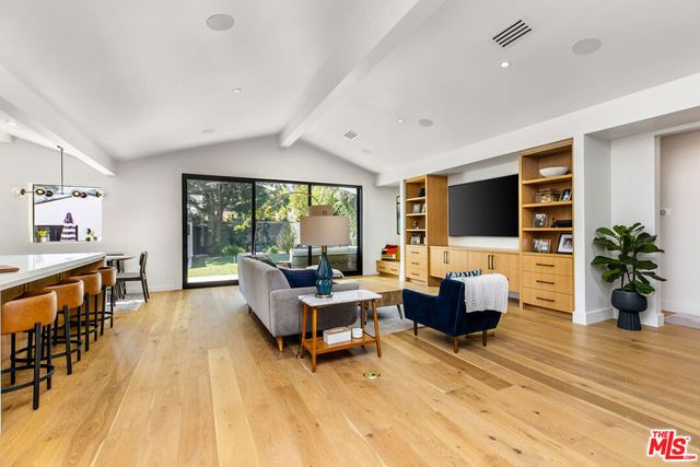 11920 Hartsook Street, Valley Village, CA 91607