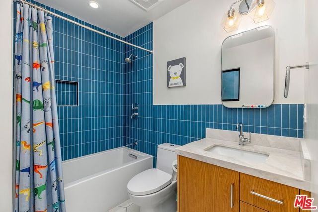 11920 Hartsook Street, Valley Village, CA 91607