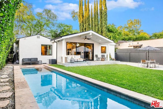 11920 Hartsook Street, Valley Village, CA 91607