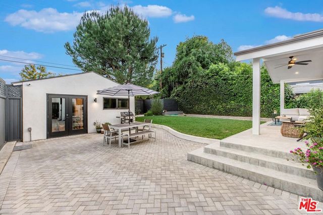 11920 Hartsook Street, Valley Village, CA 91607