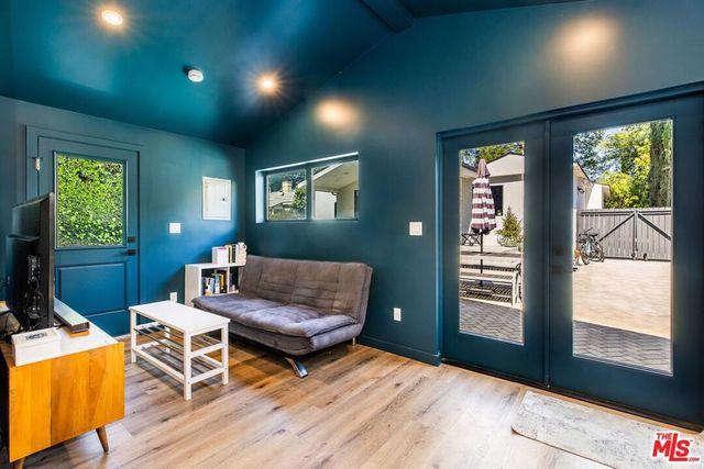 11920 Hartsook Street, Valley Village, CA 91607