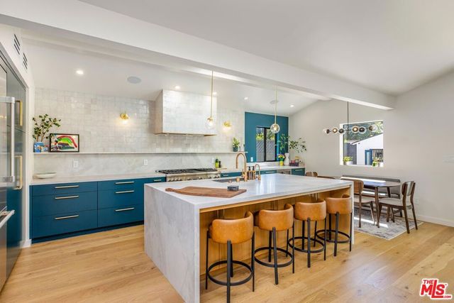 11920 Hartsook Street, Valley Village, CA 91607