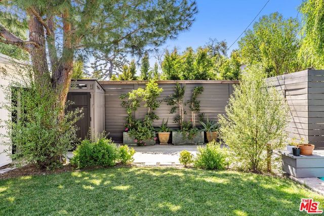 11920 Hartsook Street, Valley Village, CA 91607