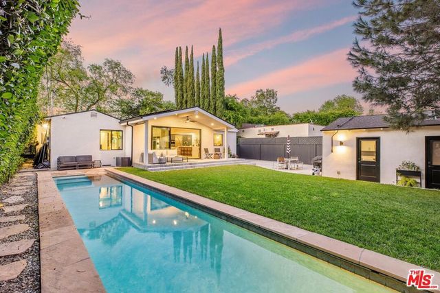 11920 Hartsook Street, Valley Village, CA 91607