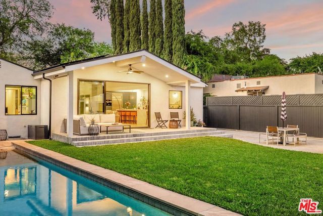 11920 Hartsook Street, Valley Village, CA 91607