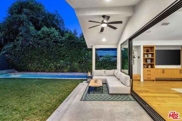 11920 Hartsook Street, Valley Village, CA 91607