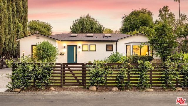 11920 Hartsook Street, Valley Village, CA 91607