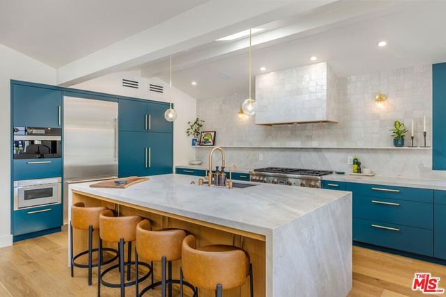 11920 Hartsook Street, Valley Village, CA 91607