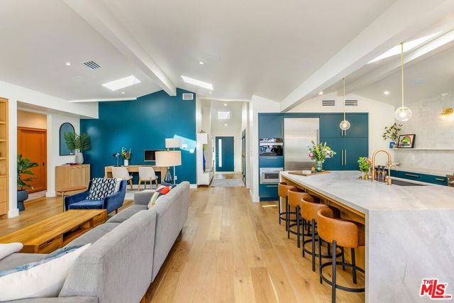 11920 Hartsook Street, Valley Village, CA 91607