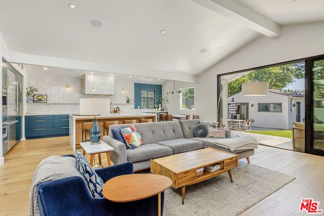 11920 Hartsook Street, Valley Village, CA 91607